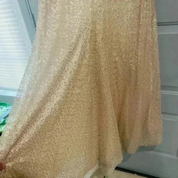 MoriLee Gold Sequin Gown
Sweetheart Neckline Illusion Size 6 - Picture 8 of 16